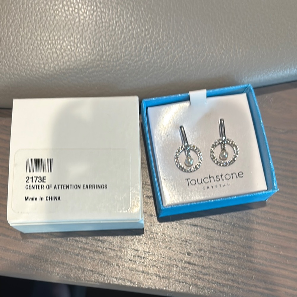 Touchstone Crystal center of attention earrings